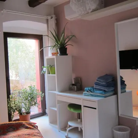 Homestay Stone House *